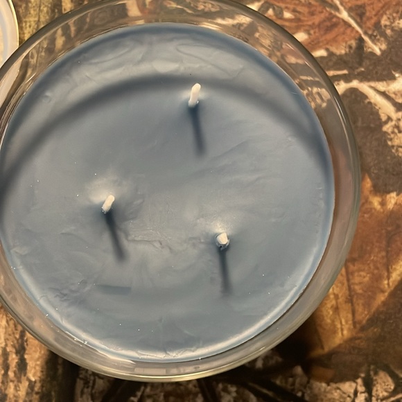 White Barn 3 wick candle - Picture 4 of 4